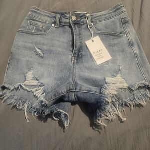 Risen high waisted raw hem shorts